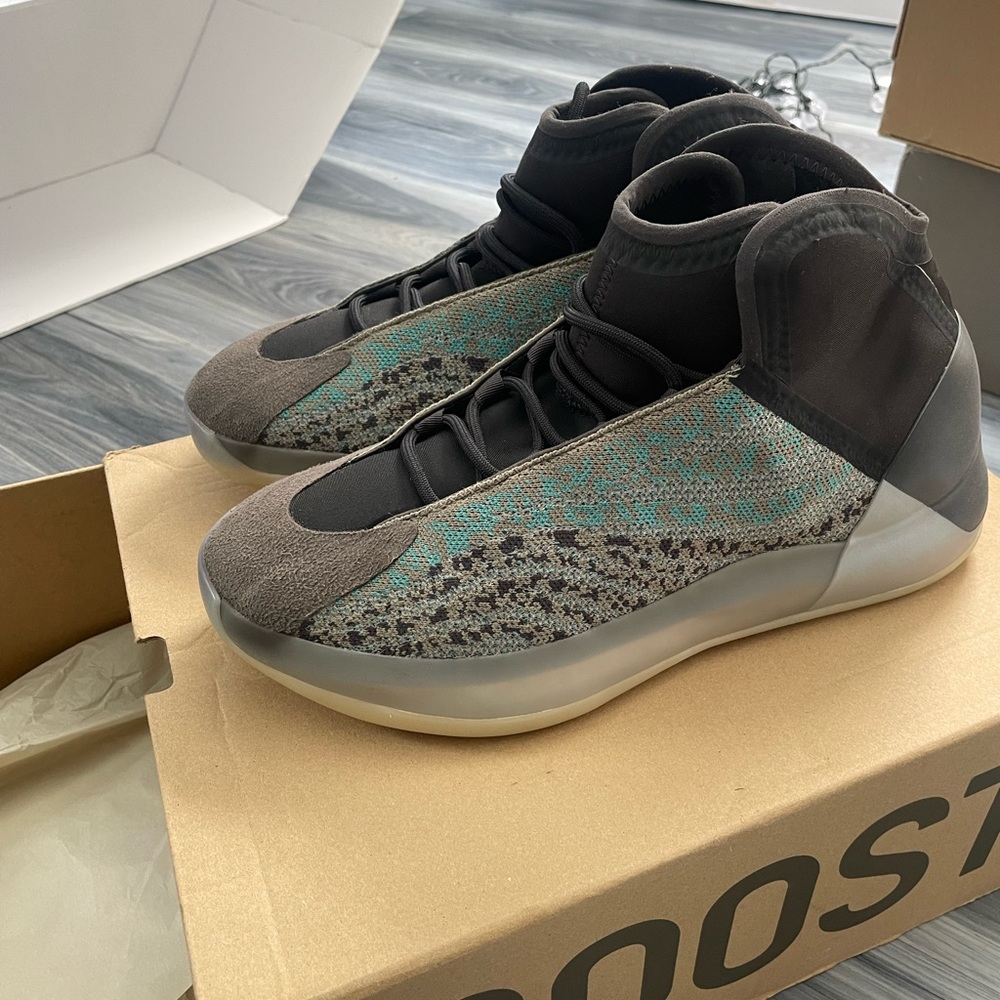Yeezy teal blue OG ALL .. CLEAN NO FLAWS. WORN FEW TIMES ..